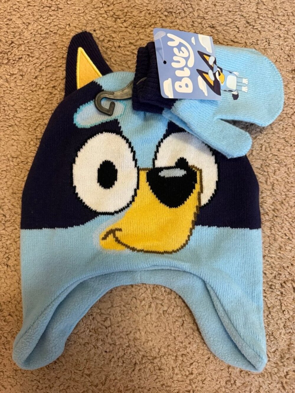 Toddler BLUEY hat and mittens NWT